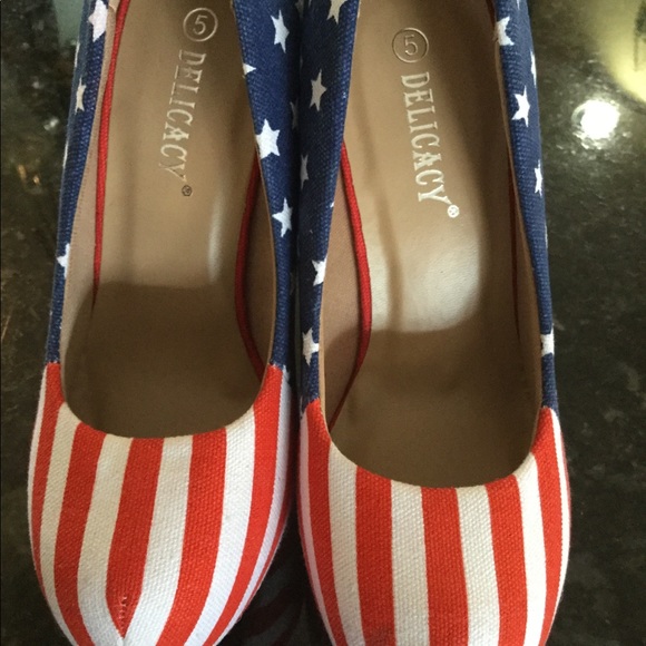 Patriotic Stiletto women’s shoes size 5 SOLD OUT - Picture 4 of 7
